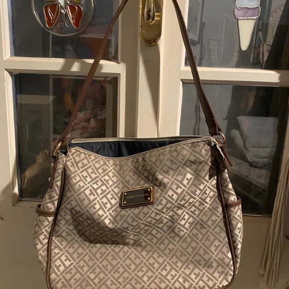 Tommy Hilfiger purse - Picture 2 of 7